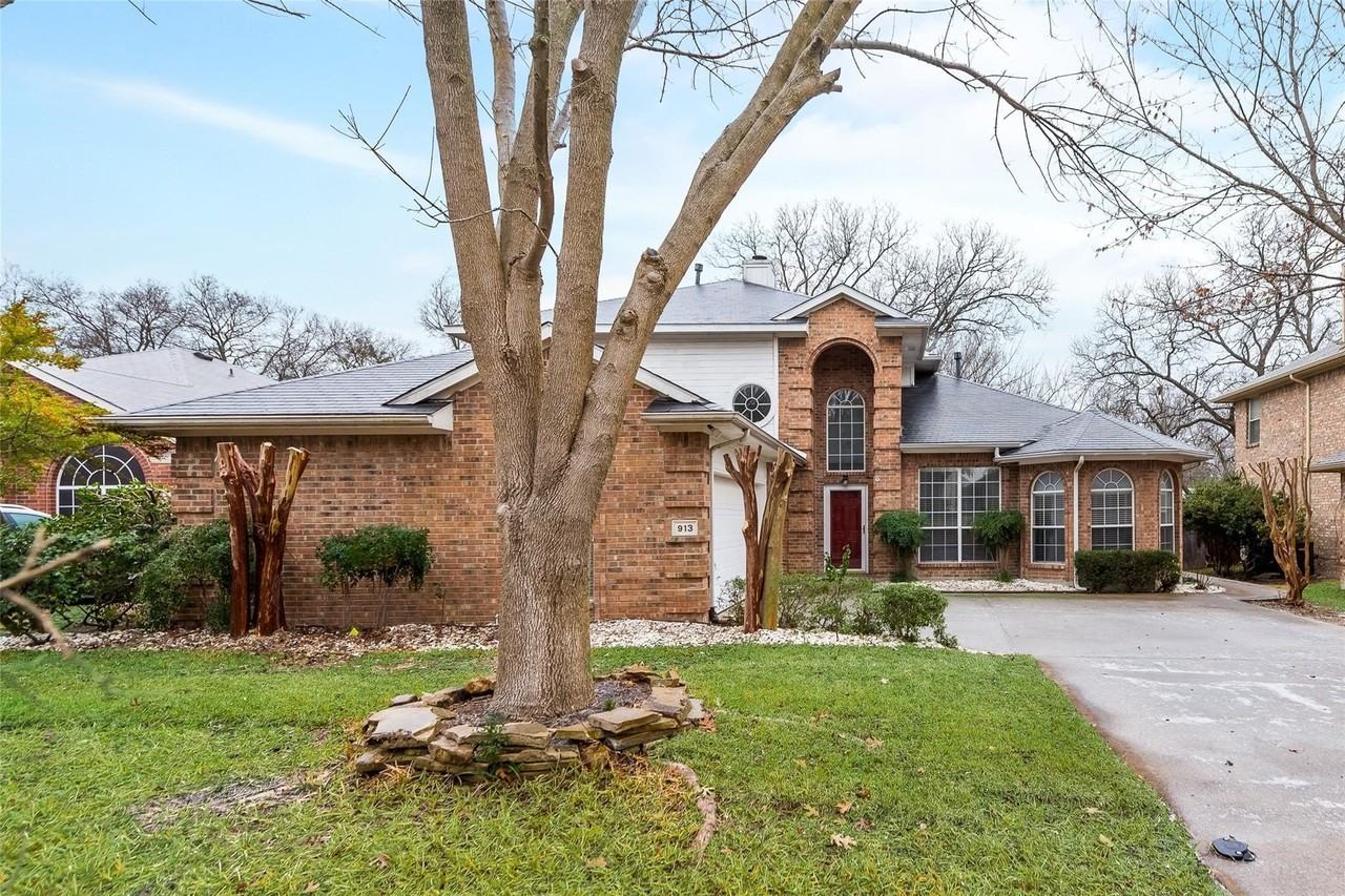 913 Wisperwood Dr - Photo 4 of 35