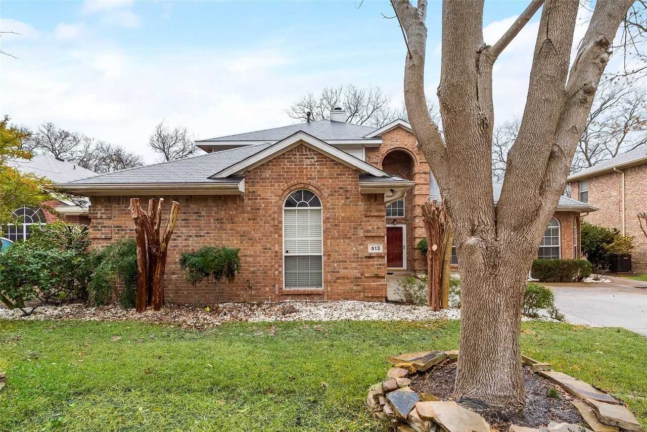 913 Wisperwood Dr - Photo 6 of 35