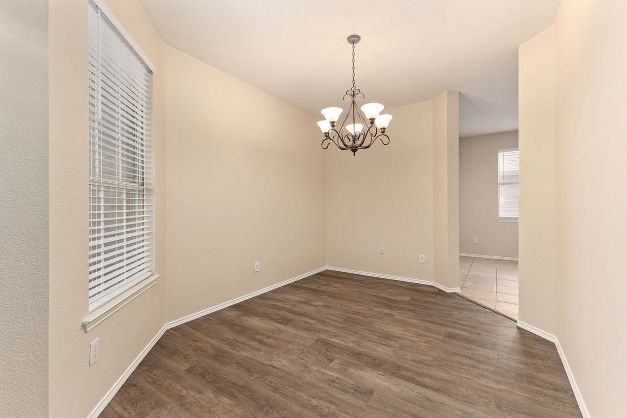 3905 Hawkins Dr - Photo 4 of 25