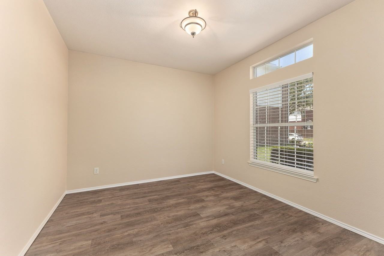 3905 Hawkins Dr - Photo 6 of 25