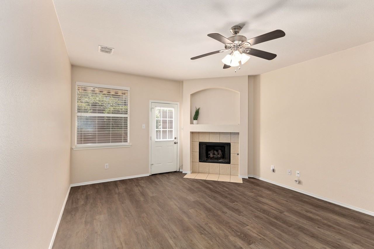3905 Hawkins Dr - Photo 7 of 25