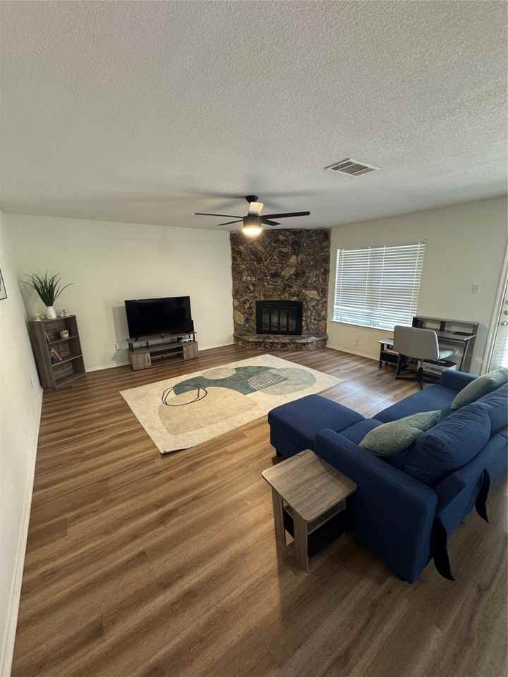 237 Volunteer Dr - Photo 2 of 15