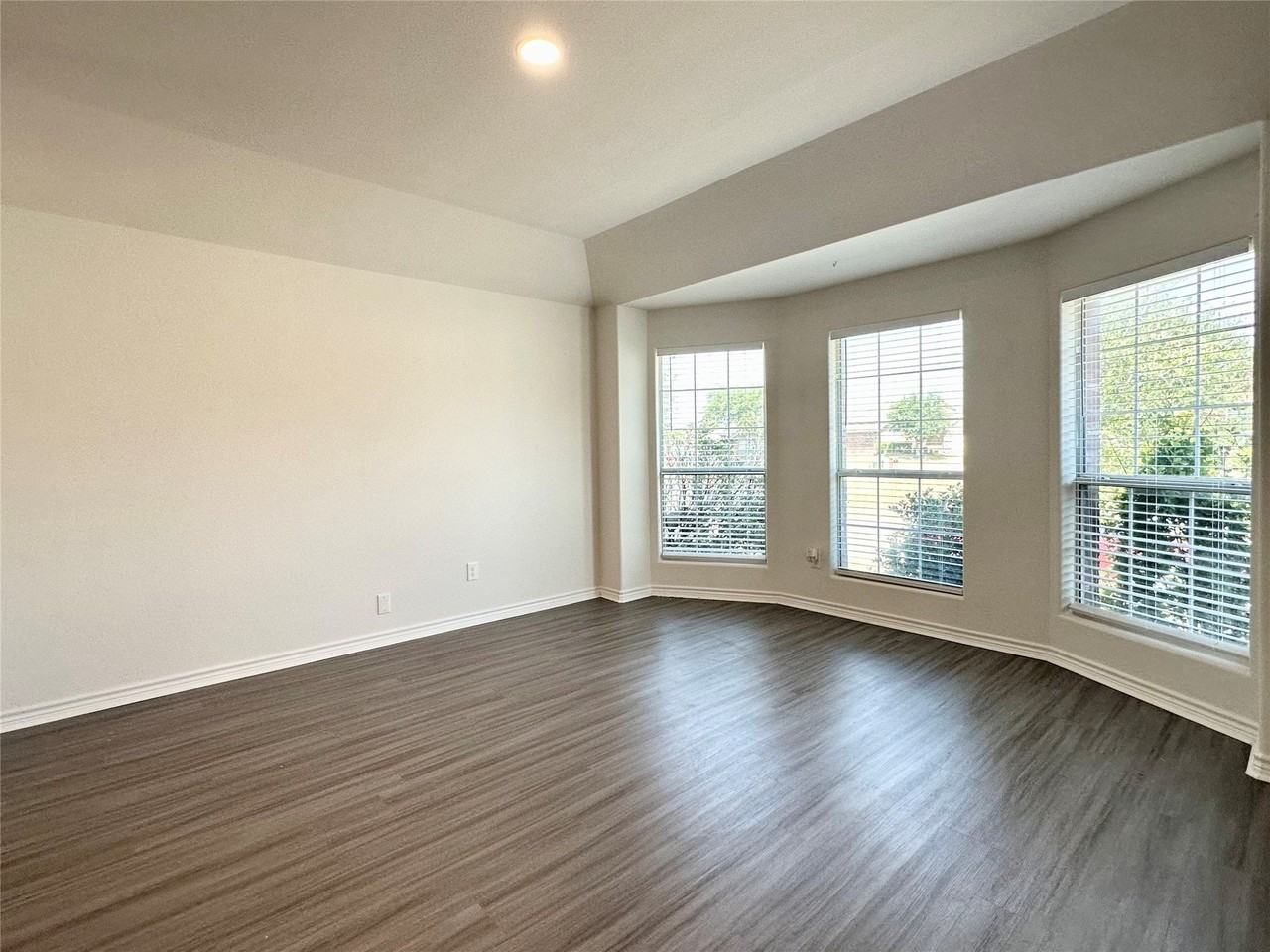 2805 Arabian Ln - Photo 3 of 18