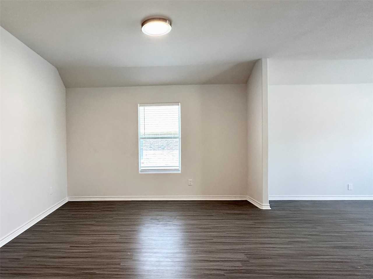 2805 Arabian Ln - Photo 5 of 18