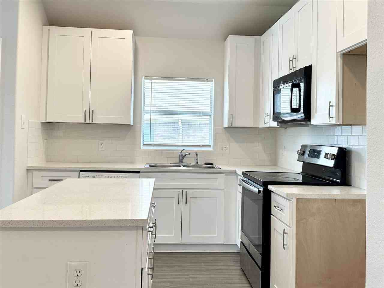 2805 Arabian Ln - Photo 6 of 18