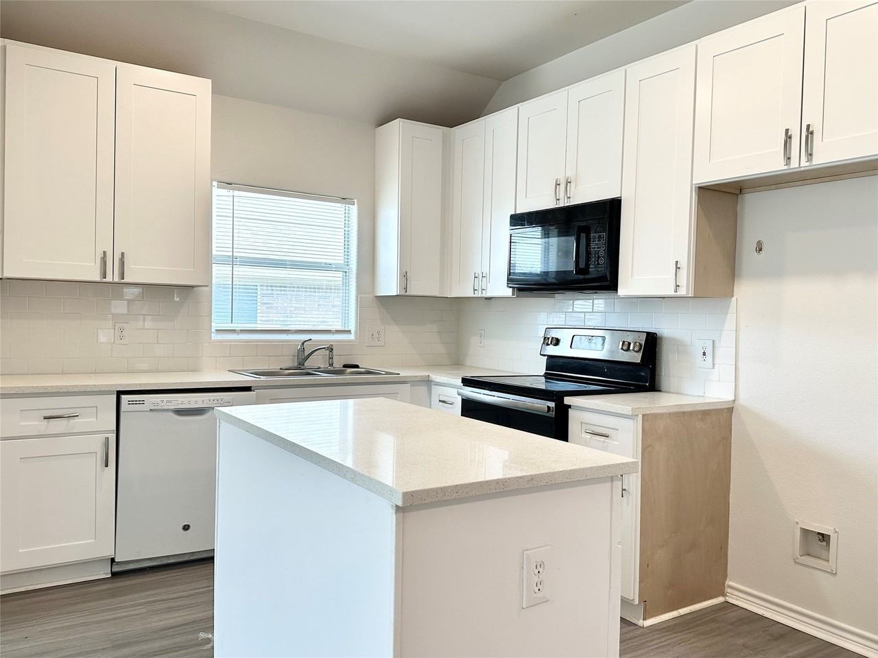 2805 Arabian Ln - Photo 7 of 18