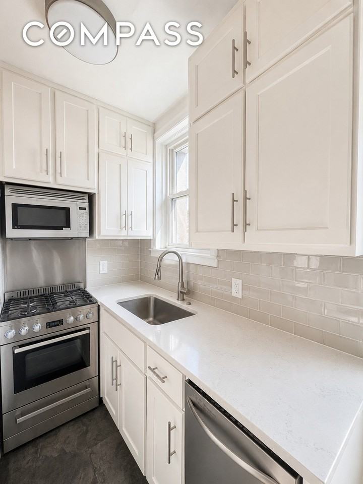 158 President St #2 - Photo 3 of 6