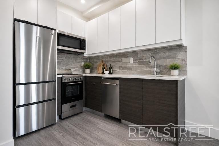 2517 Bedford Ave #2B - Photo 3 of 7
