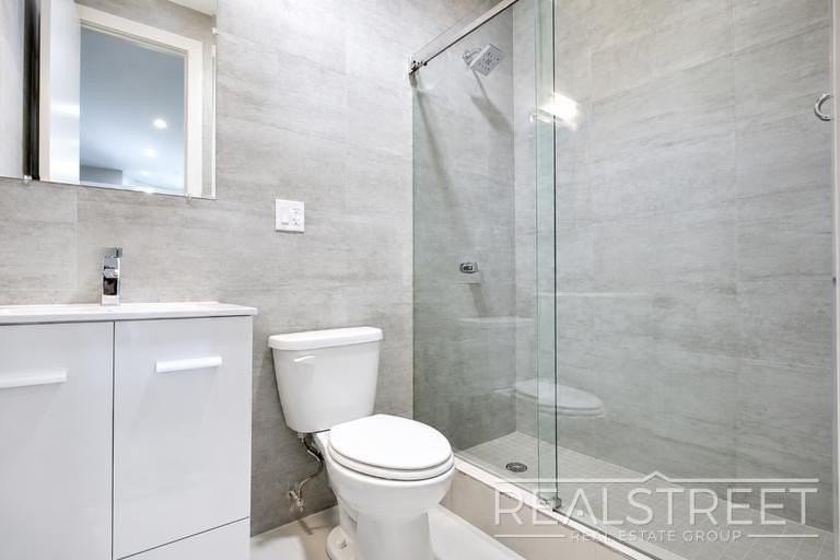 2517 Bedford Ave #2B - Photo 6 of 7