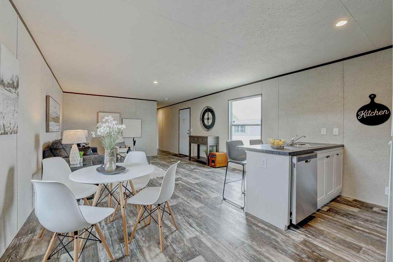 2404 Catalpa St #99 - Photo 2 of 12