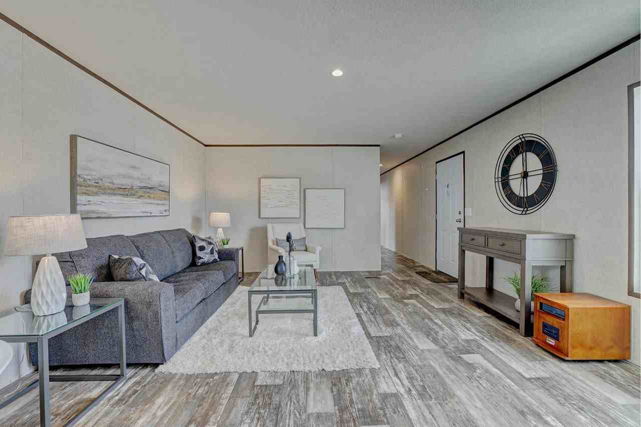 2404 Catalpa St #99 - Photo 4 of 12