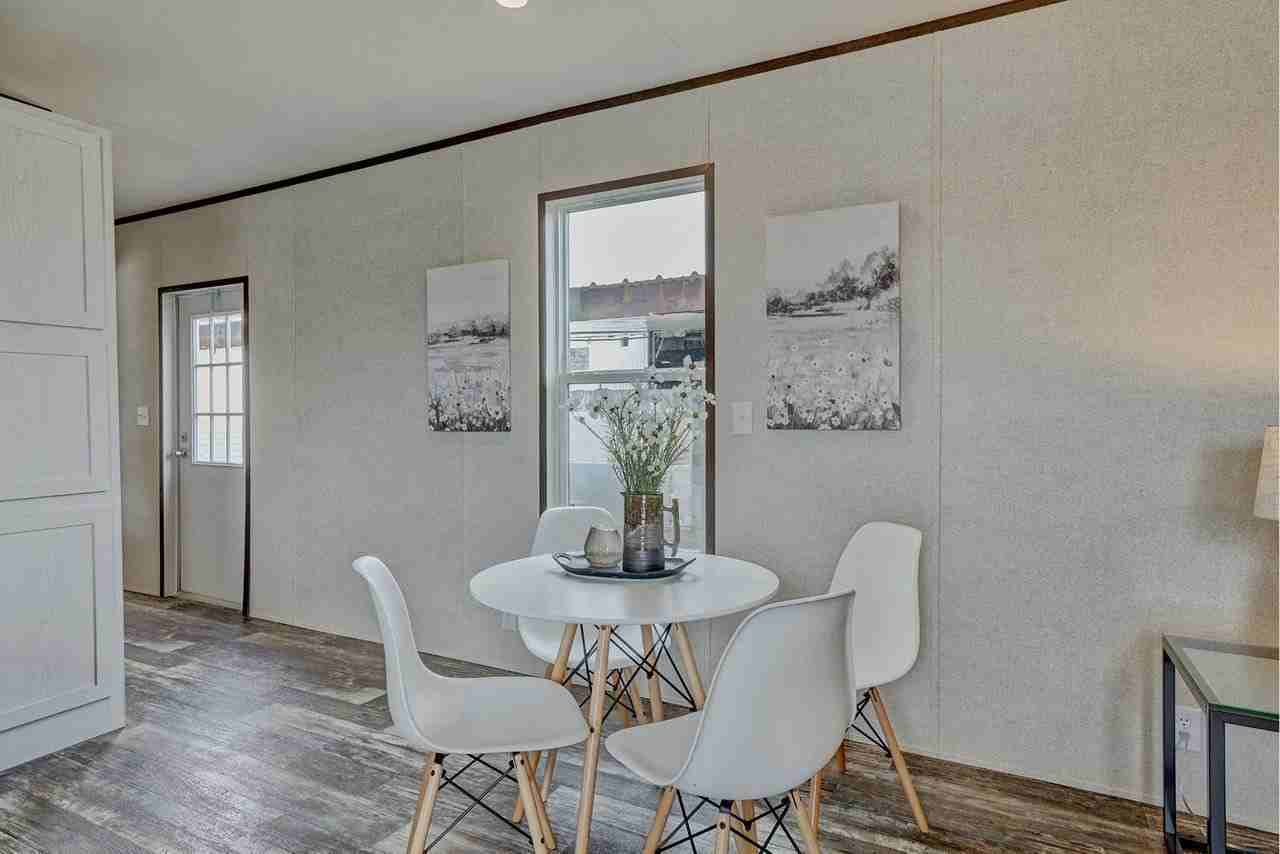2404 Catalpa St #99 - Photo 5 of 12