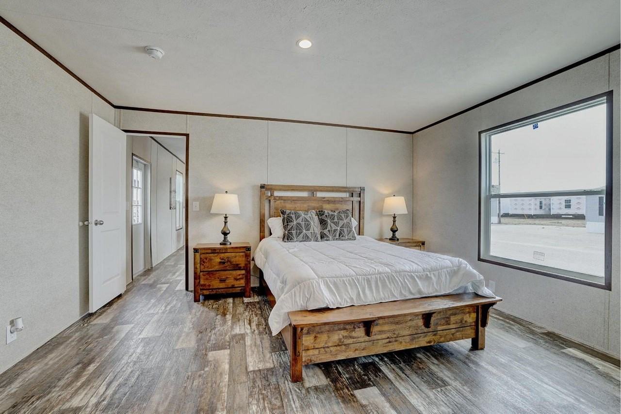 2404 Catalpa St #99 - Photo 6 of 12