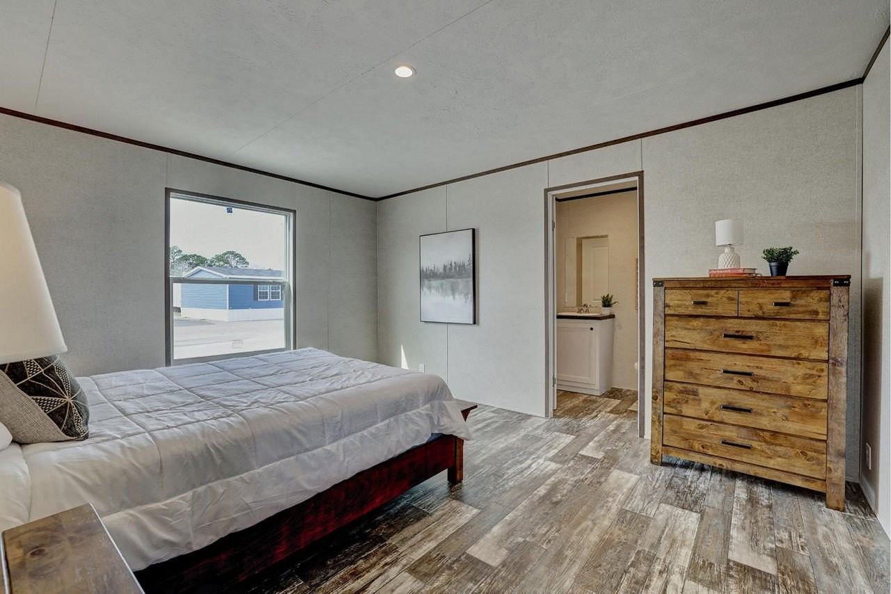 2404 Catalpa St #99 - Photo 7 of 12