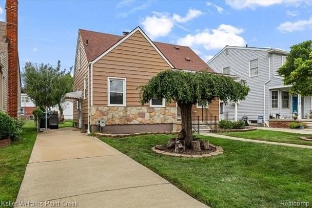 3530 Roosevelt St - Photo 2 of 26