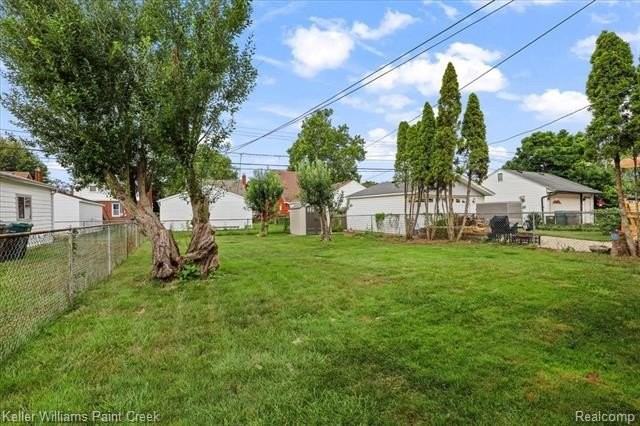 3530 Roosevelt St - Photo 4 of 26