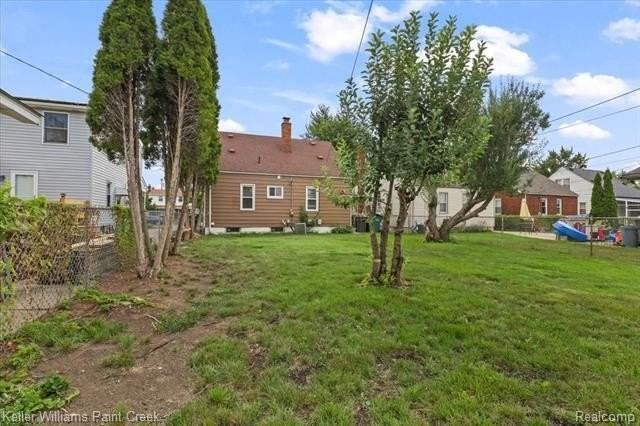 3530 Roosevelt St - Photo 6 of 26