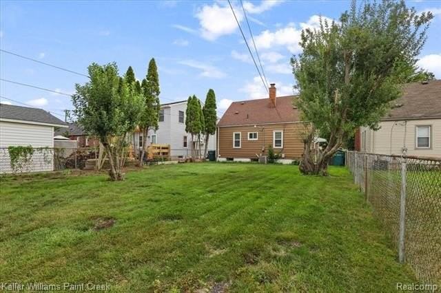 3530 Roosevelt St - Photo 7 of 26