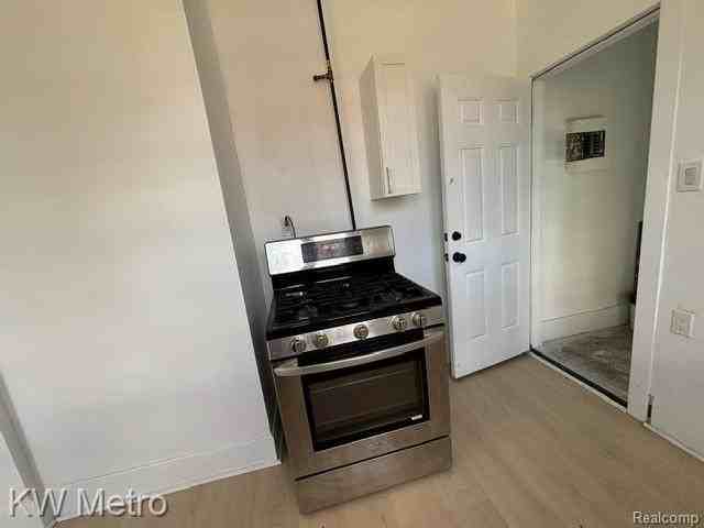 2952 Elmhurst St - Photo 2 of 50