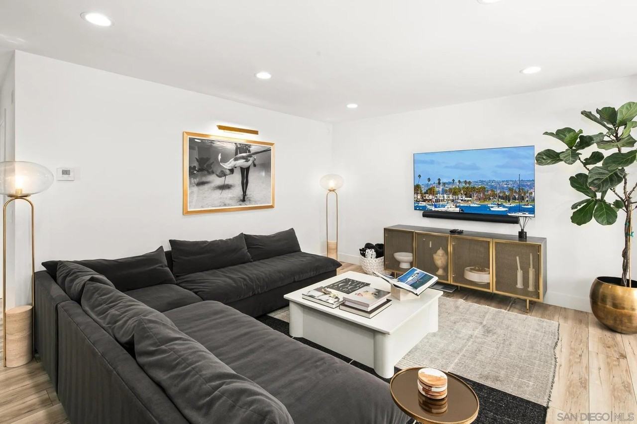 364 Pacific Ave - Photo 5 of 42