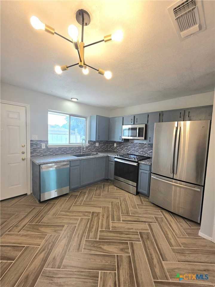 1205 Charisse St #B - Photo 4 of 12