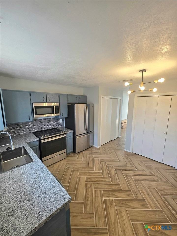 1205 Charisse St #B - Photo 5 of 12