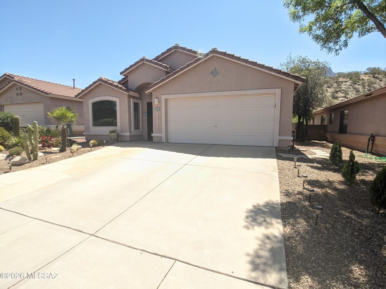 2414 E Skipping Rock Way - Photo 2 of 49