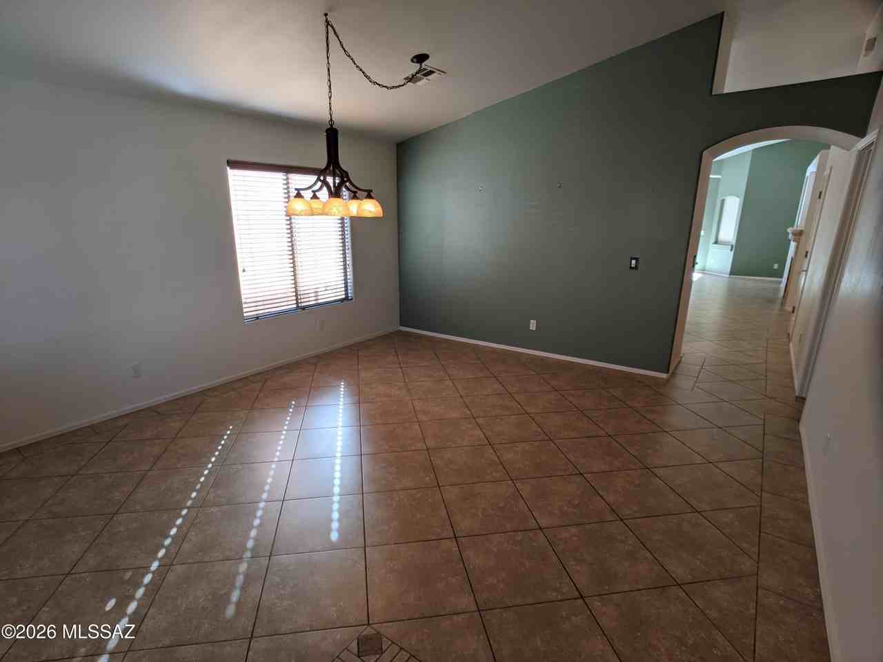 2414 E Skipping Rock Way - Photo 3 of 49