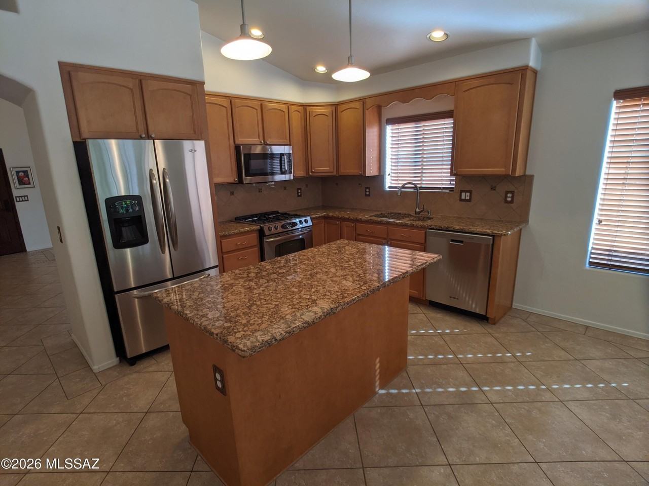 2414 E Skipping Rock Way - Photo 7 of 49