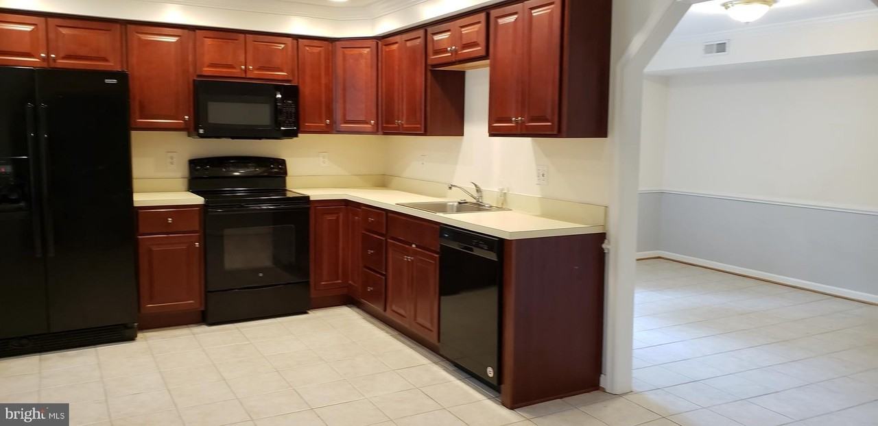10316 Royal Rd - Photo 5 of 24