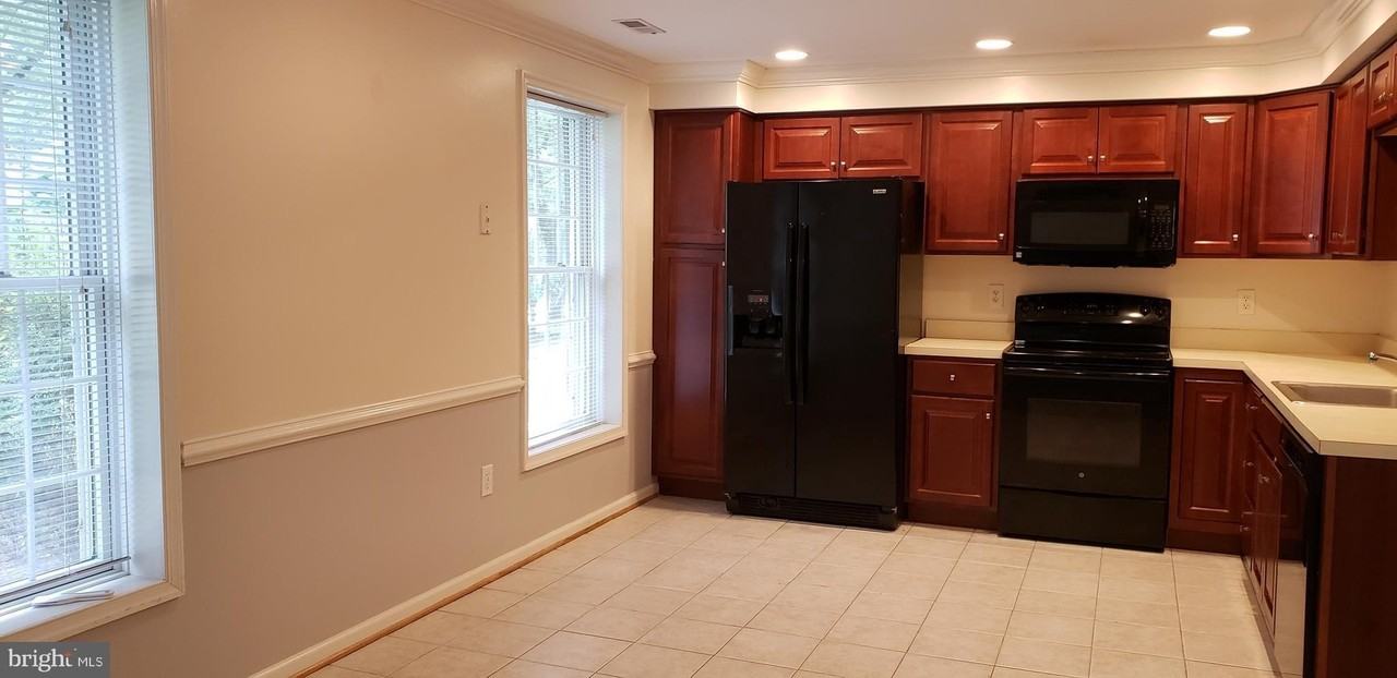 10316 Royal Rd - Photo 6 of 24