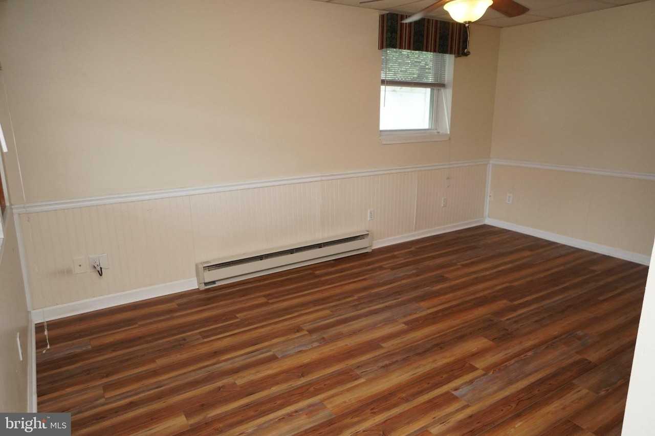 215 W Summit St Apt B - Photo 3 of 15