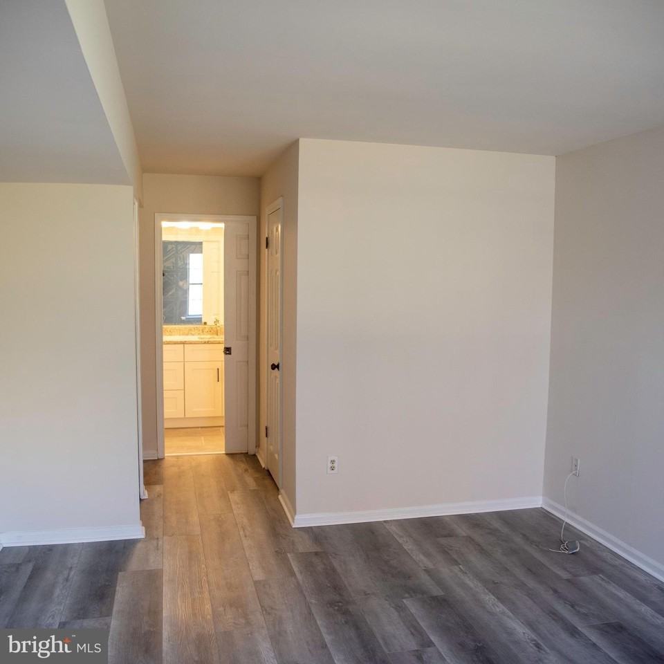 20012 Beacon Hill Dr - Photo 3 of 17