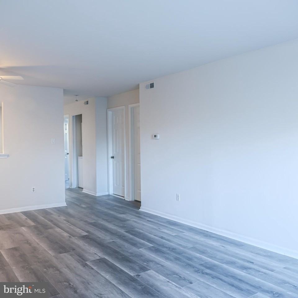 20012 Beacon Hill Dr - Photo 4 of 17