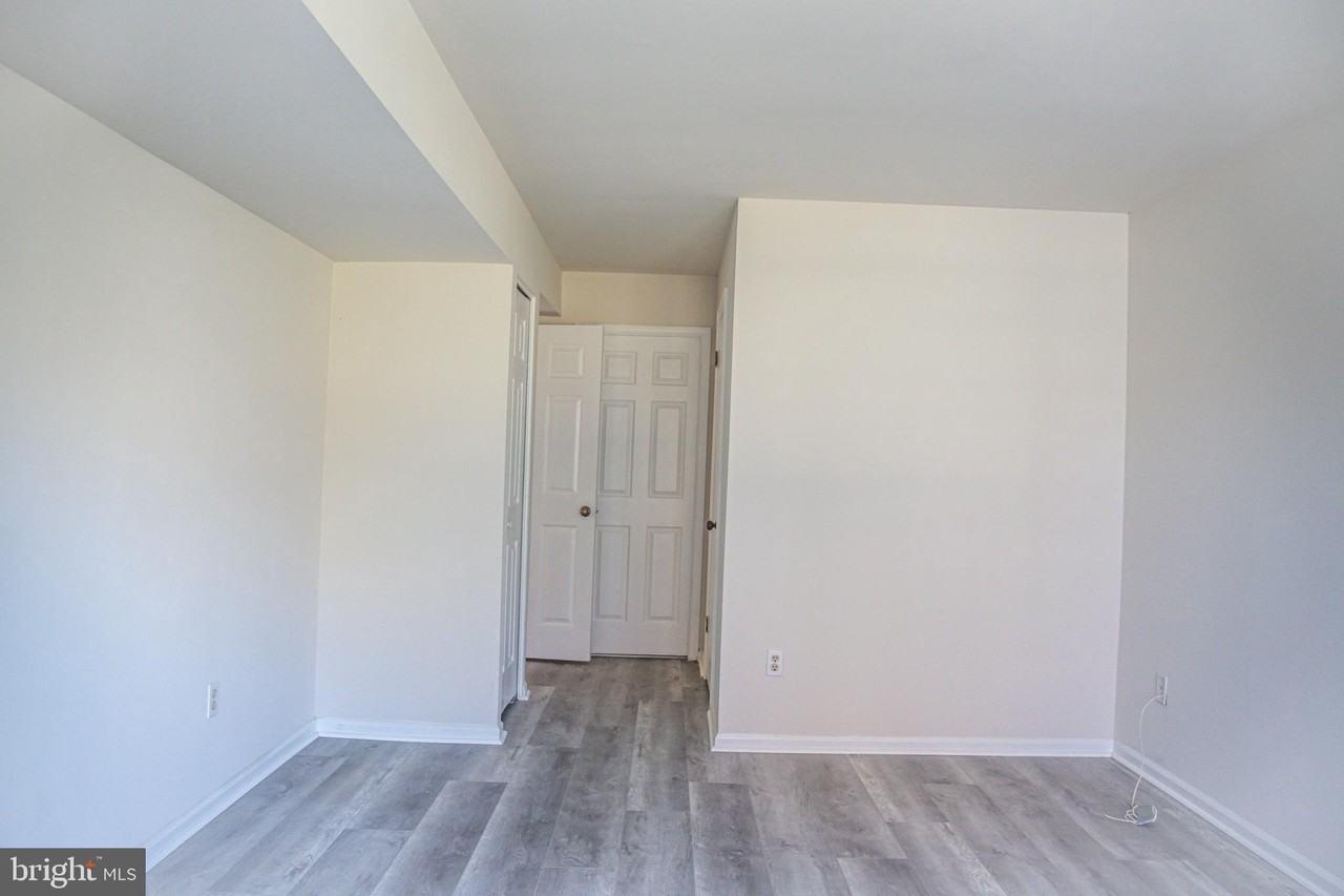 20012 Beacon Hill Dr - Photo 5 of 17