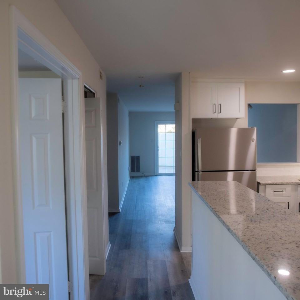 20012 Beacon Hill Dr - Photo 6 of 17