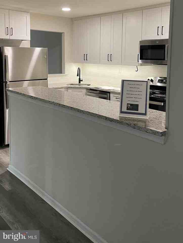 20012 Beacon Hill Dr - Photo 7 of 17