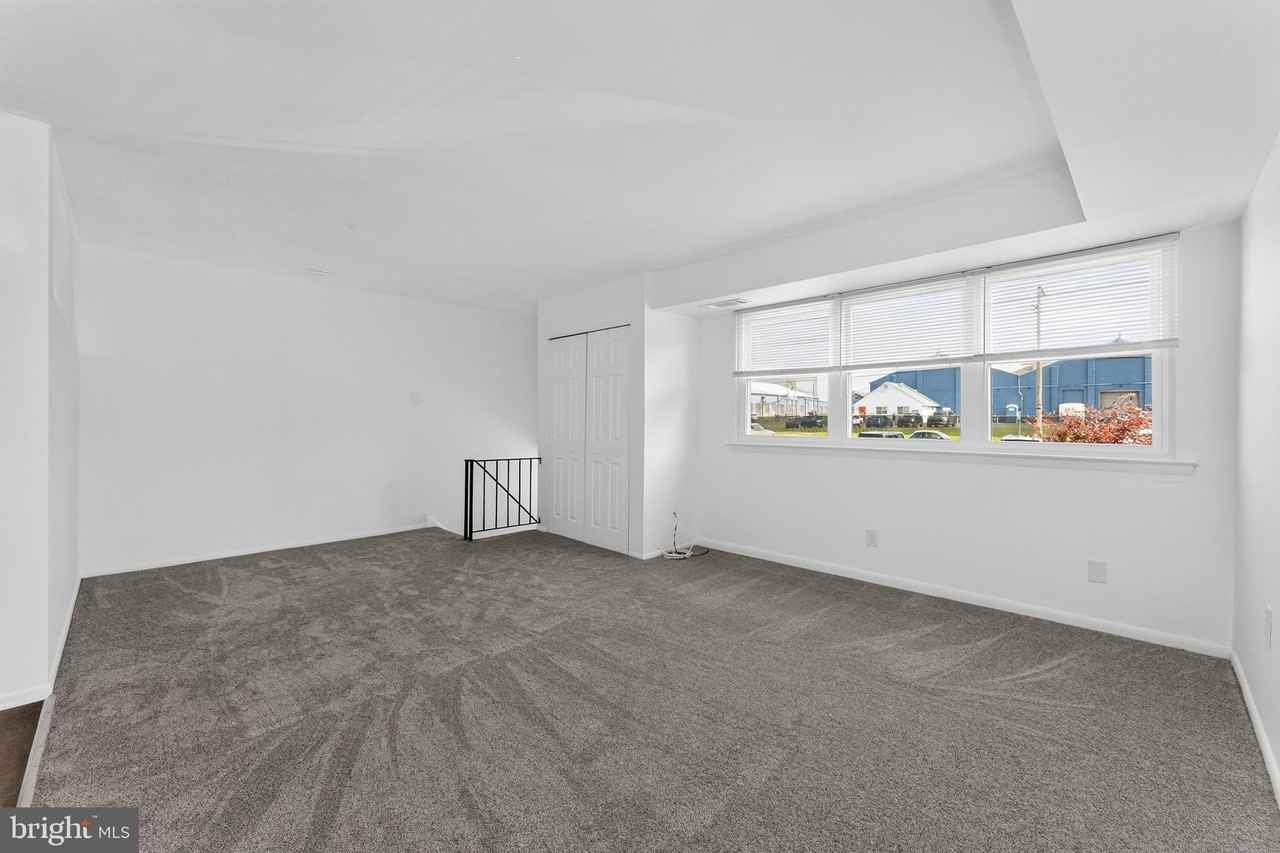 442 State St #B - Photo 3 of 16