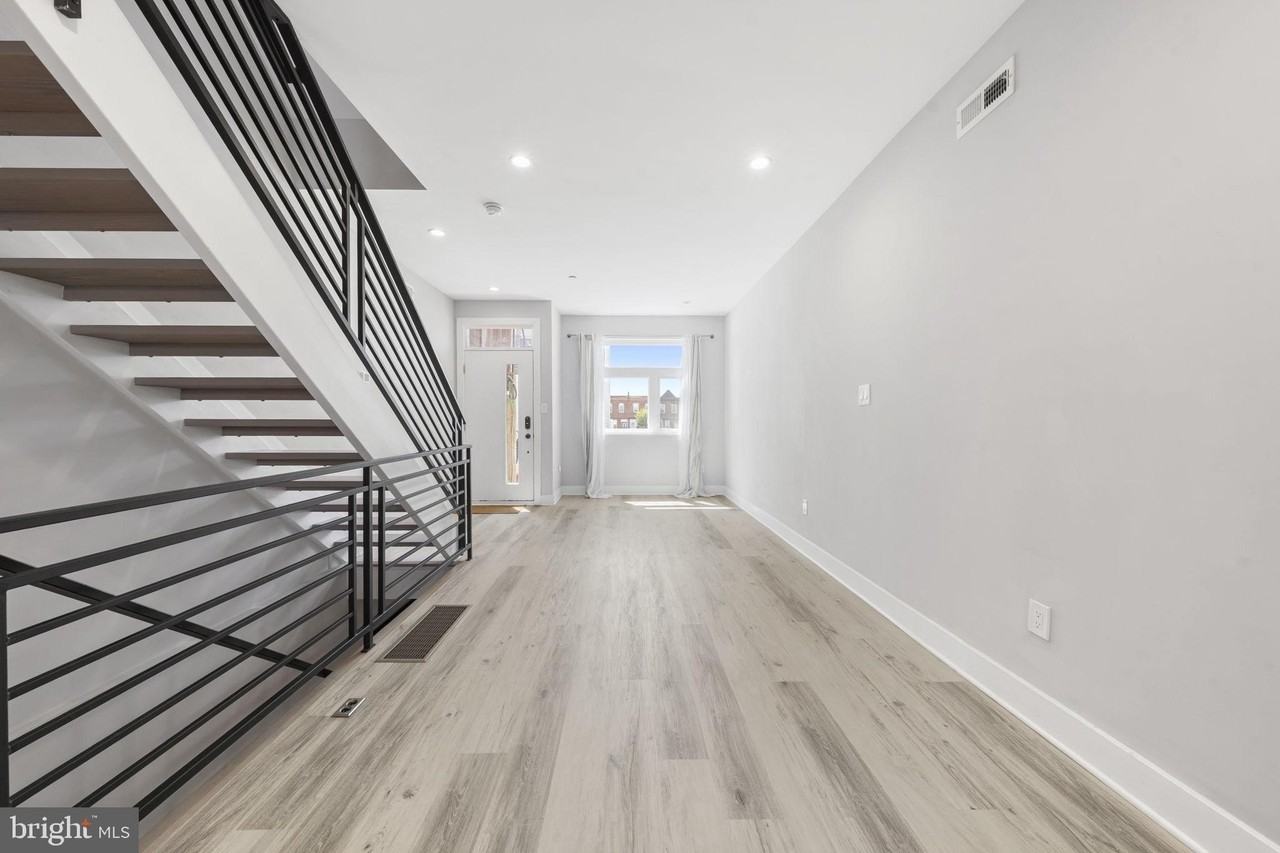 1517 N Marston St - Photo 4 of 36
