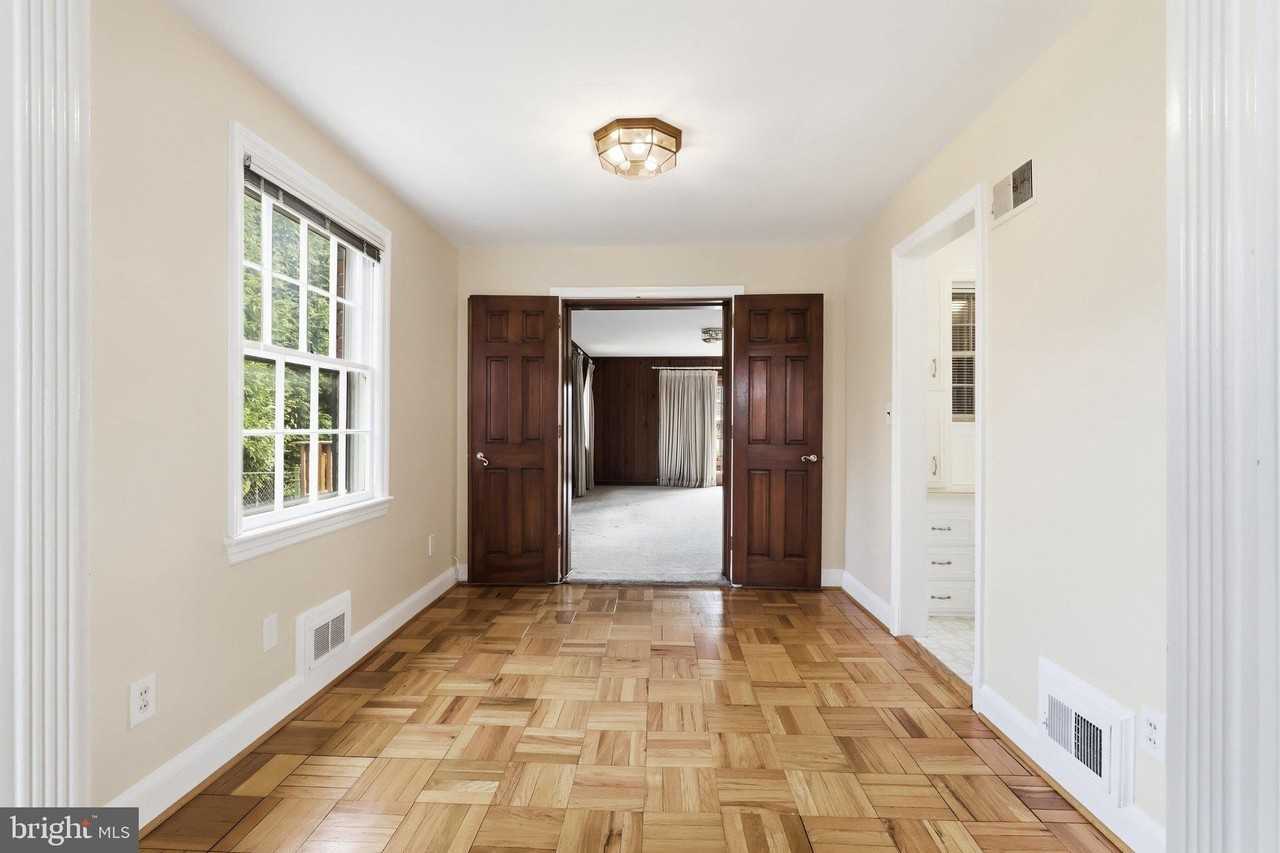 2803 Cameron Mills Rd - Photo 5 of 31