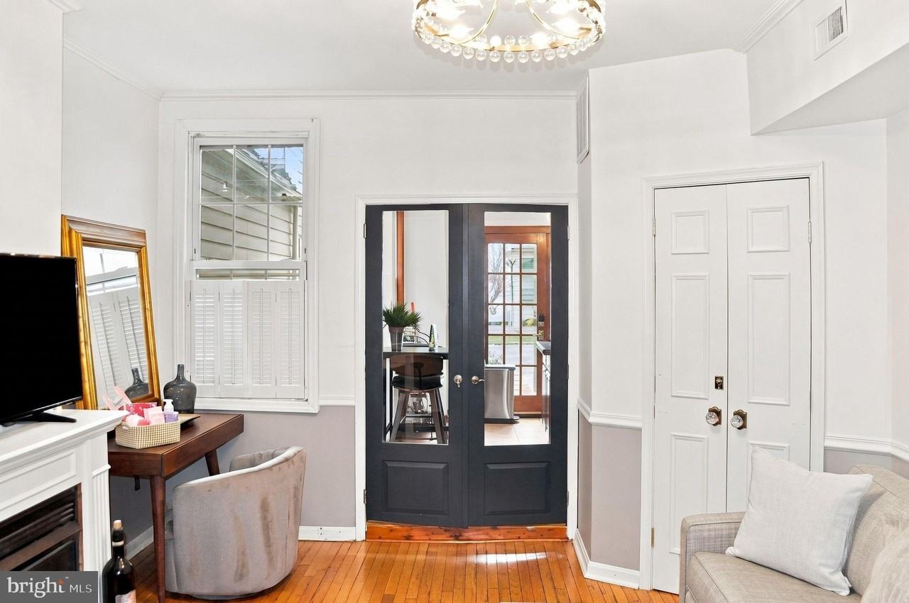706 N Columbus St - Photo 3 of 26