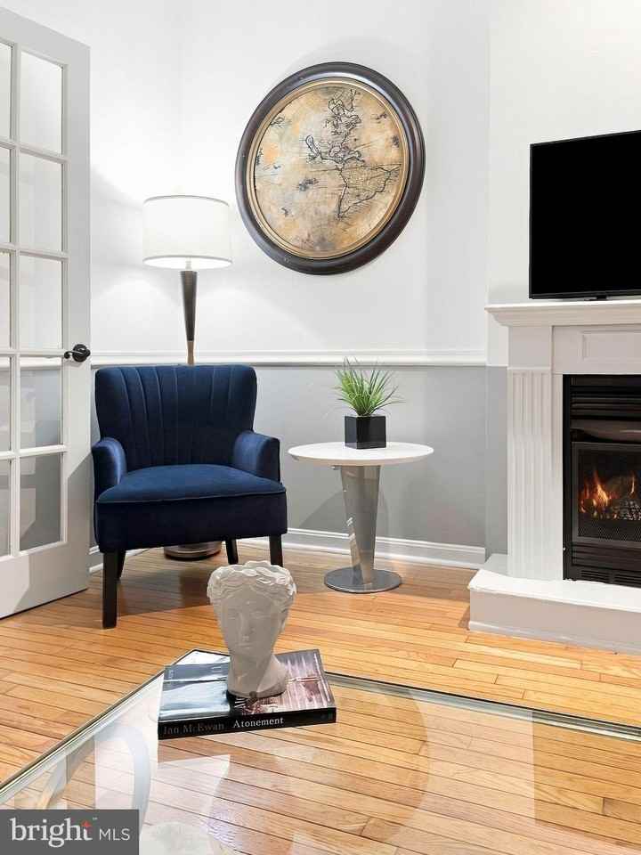 706 N Columbus St - Photo 4 of 26