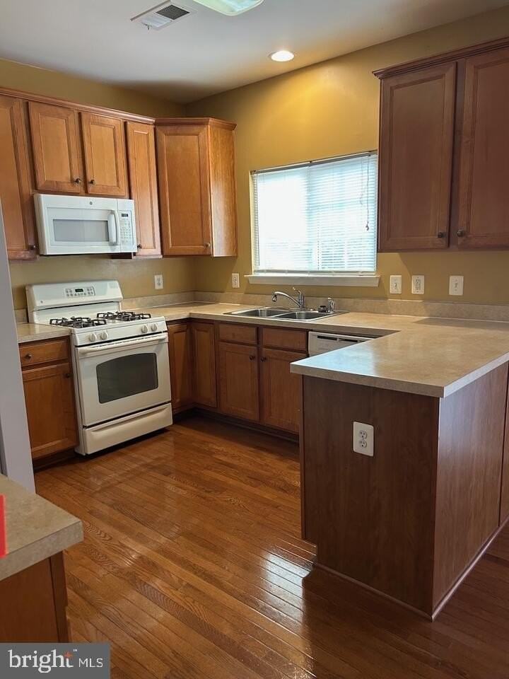 1940 Crepe Myrtle Ln - Photo 2 of 22