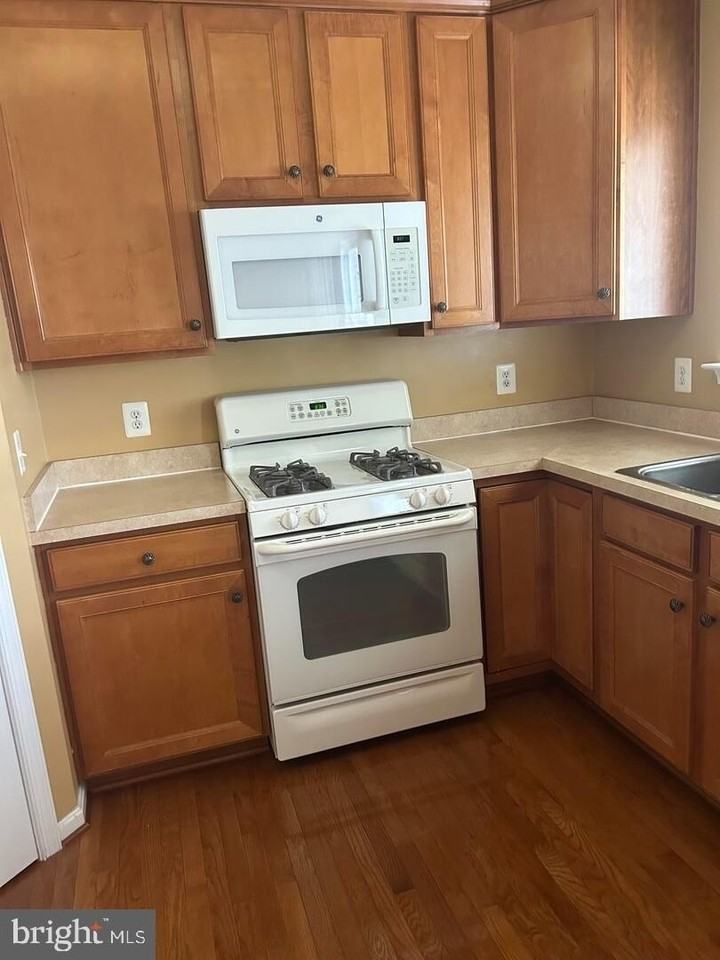 1940 Crepe Myrtle Ln - Photo 3 of 22