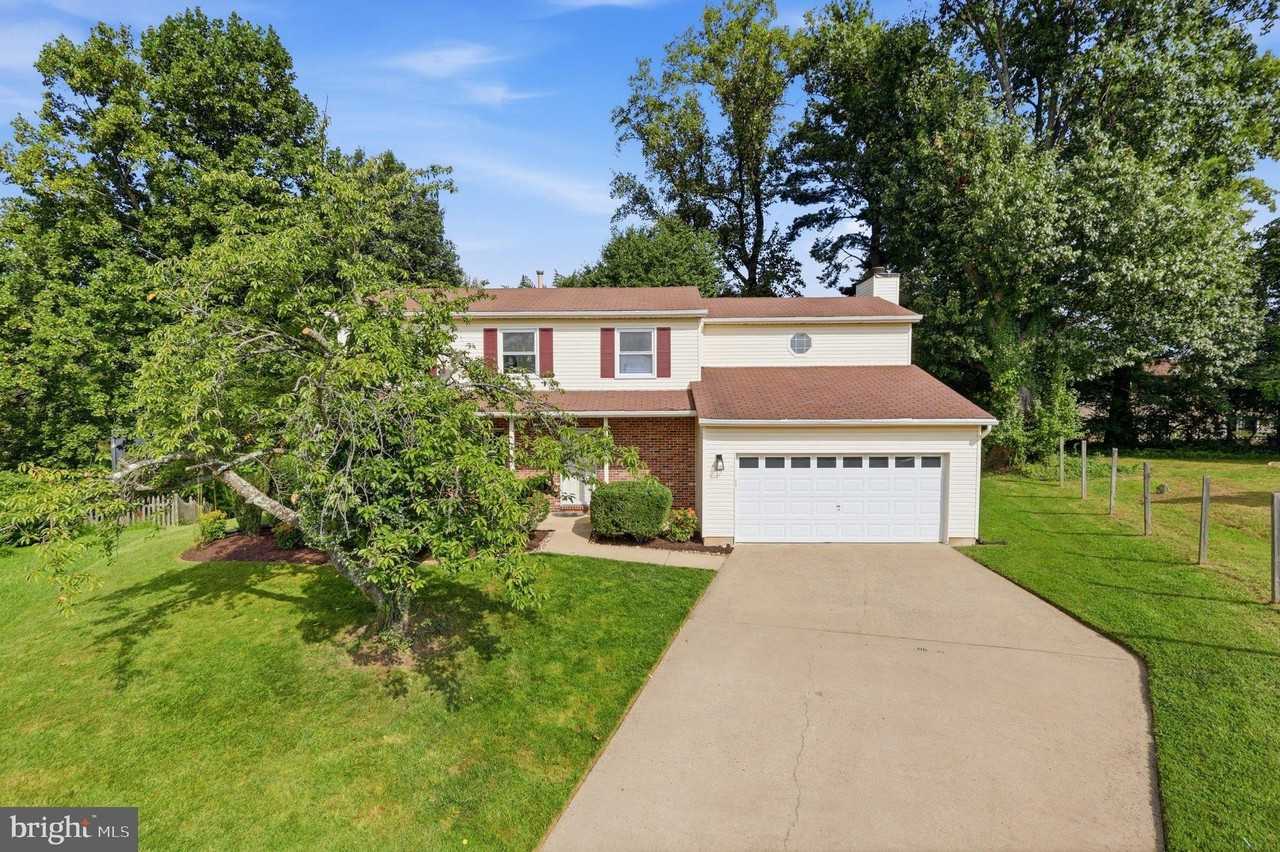 2998 Steven Martin Dr - Photo 2 of 29