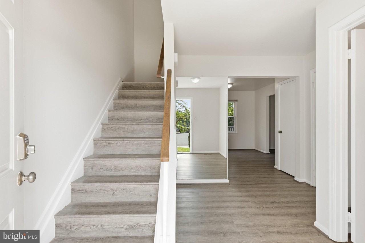 2998 Steven Martin Dr - Photo 3 of 29