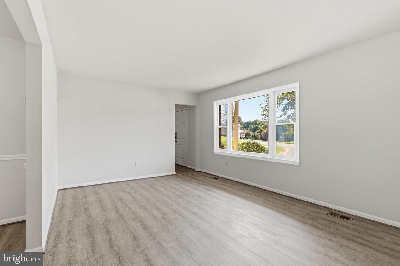 2998 Steven Martin Dr - Photo 4 of 29