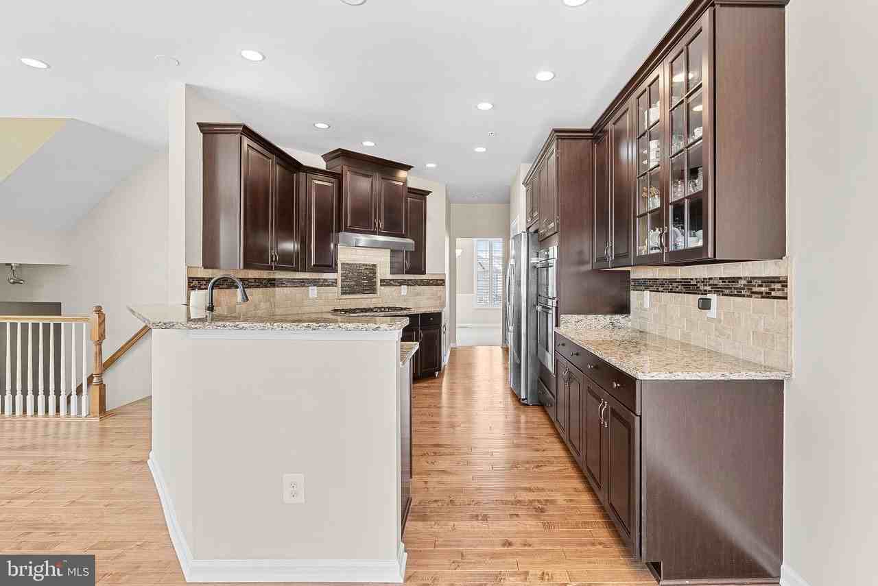 43117 Shore Sq - Photo 5 of 19
