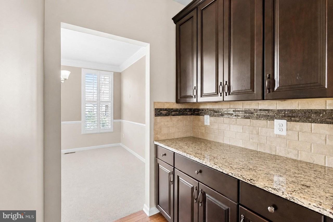 43117 Shore Sq - Photo 6 of 19
