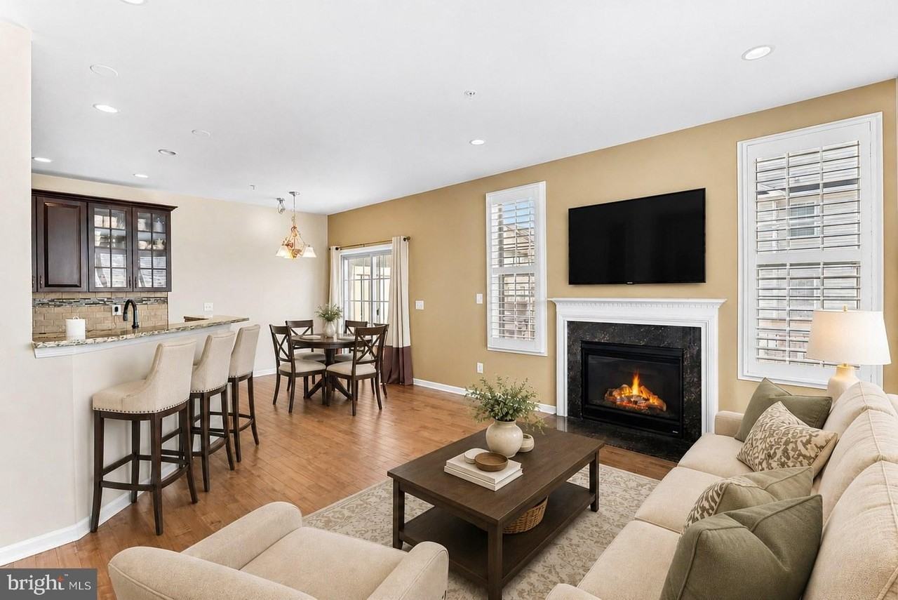 43117 Shore Sq - Photo 7 of 19